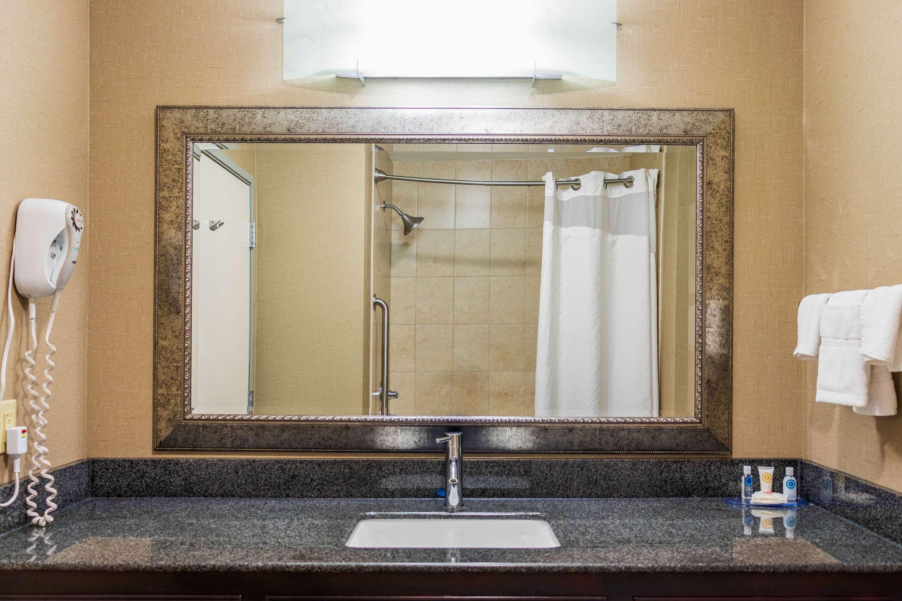 Comfort Inn & Suites Plainville-Foxboro 외부 사진