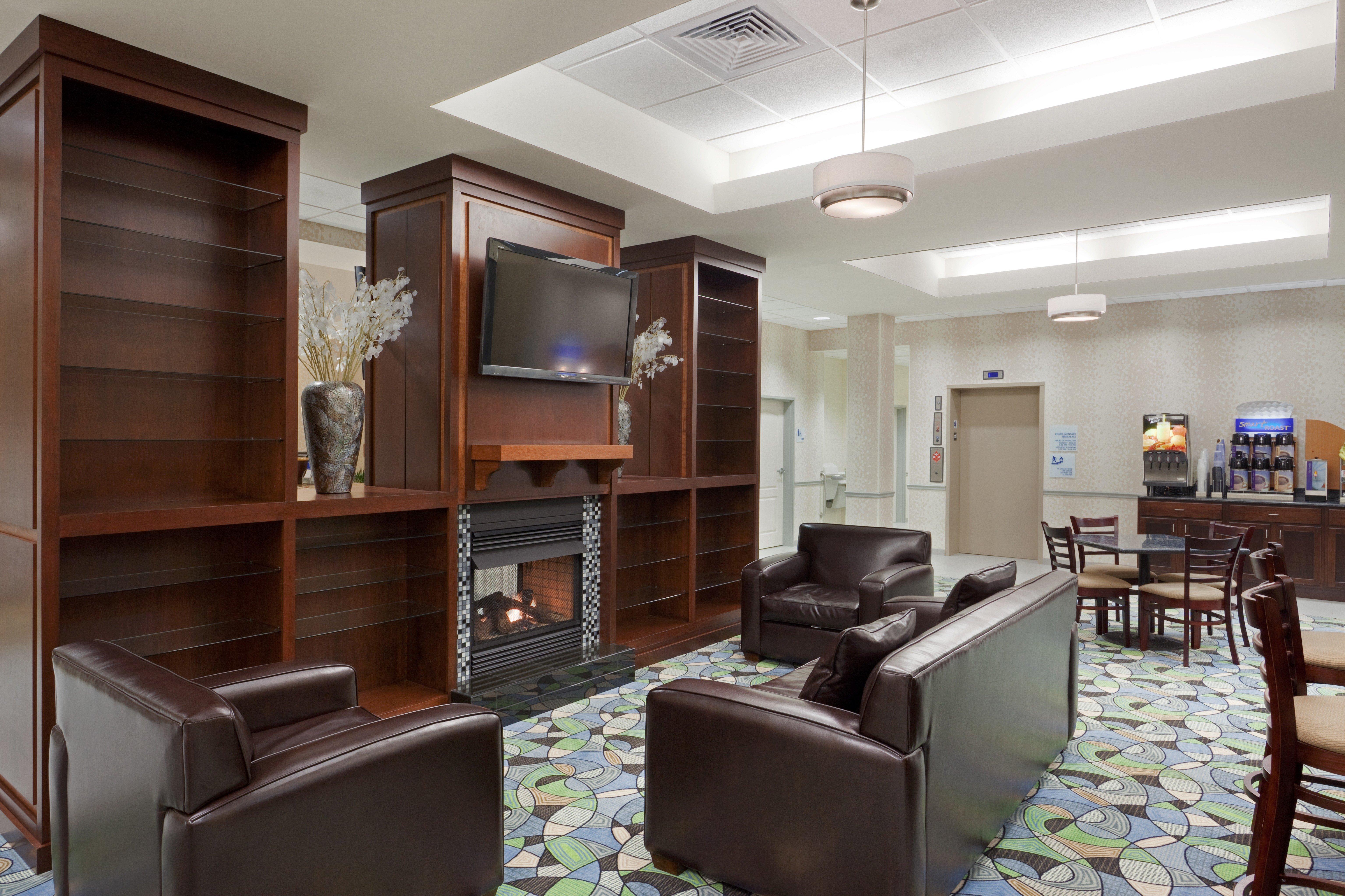 Comfort Inn & Suites Plainville-Foxboro 외부 사진